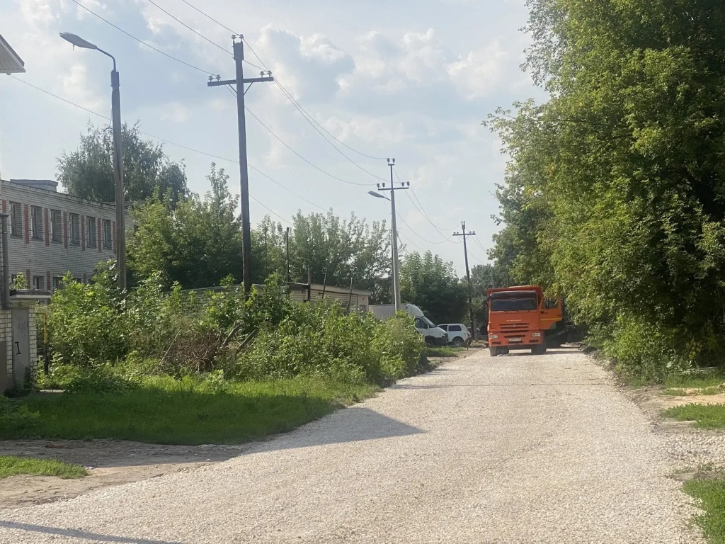 В Ртищево в рамках комплексного благоустройства ведутся работы по ремонту дорожного полотна
