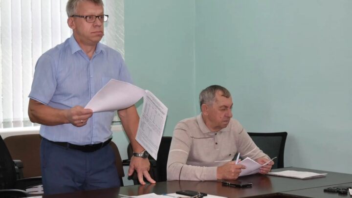 Глава Ртищевского муниципального района Александр Жуковский провел постоянно действующее совещание с участием начальников отделов и глав администраций сельских поселений