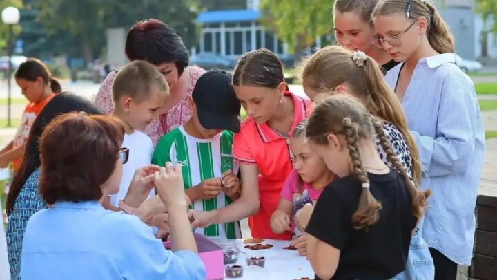 8 августа в сквере «Центральный» состоялось очередное культурно-досуговое мероприятие, организованное городскими библиотеками