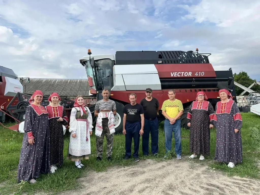 Продолжаются выездные концертные программы на полевых станах
