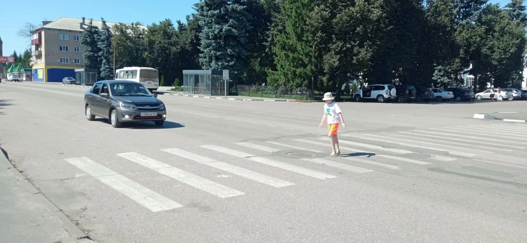 В рамках профилактического мероприятия «Внимание, юный водитель!» сотрудники отделения ГИБДД МО МВД России «Ртищевский» Саратовской области провели профилактическую акцию «Знать правила движения — большое достижение!»