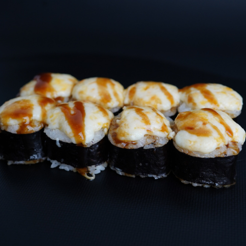 Запеченный ролл с курицей и ананасом