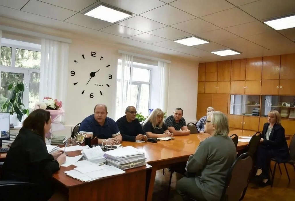 Сегодня заместитель главы администрации по вопросам муниципального имущества и развитию инфраструктуры Дина Платонова провела приём граждан по личным вопросам
