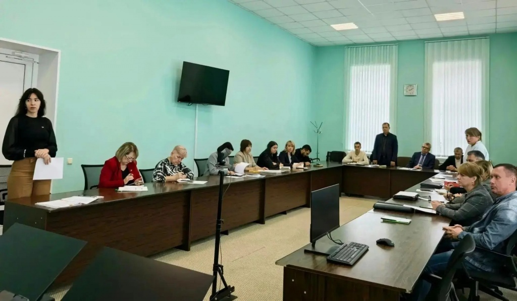 Сегодня глава Ртищевского муниципального района Александр Жуковский провел очередное постоянно действующее совещание с руководителями отделов администрации Ртищевского района и главами администраций сельских поселений