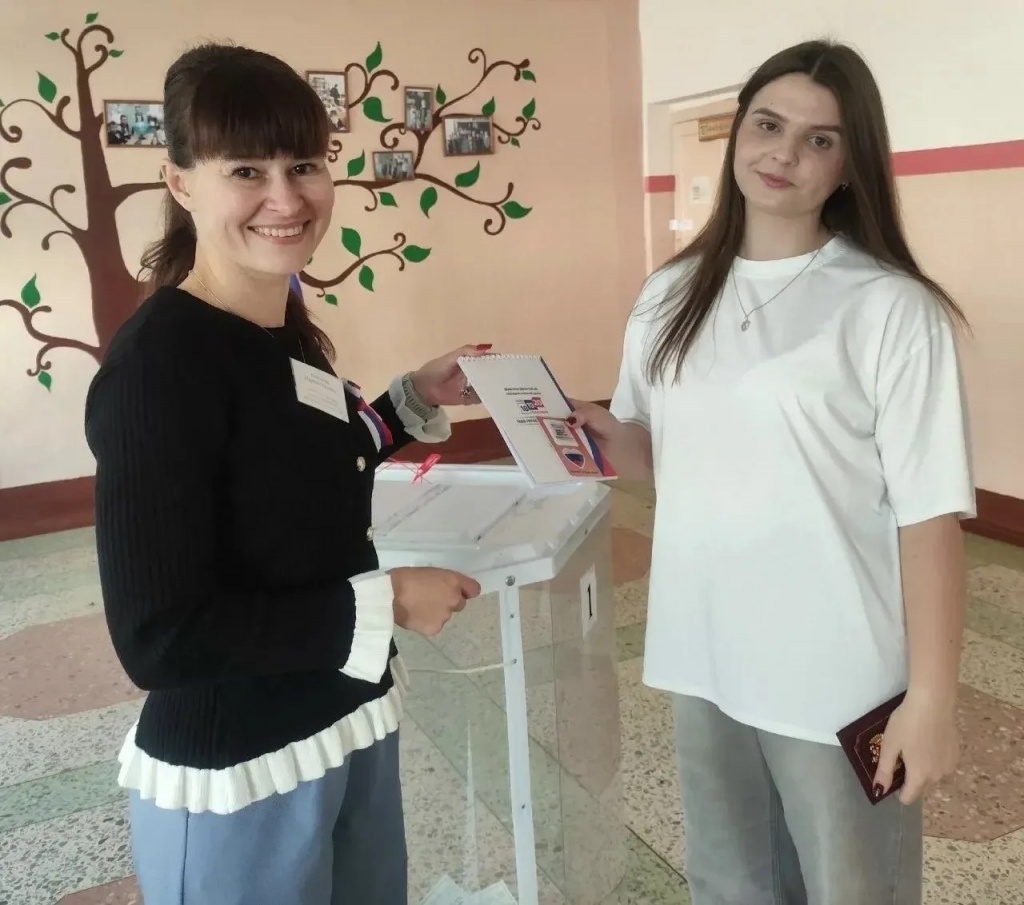 Первый шаг в большую гражданскую жизнь: молодые избиратели принимают участие в голосовании