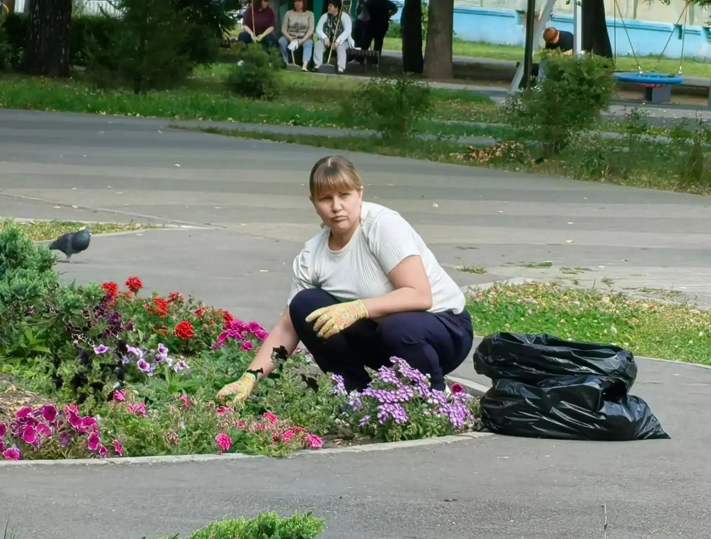 Сегодня в сквере «Центральный» прошли мероприятия по уборке территории