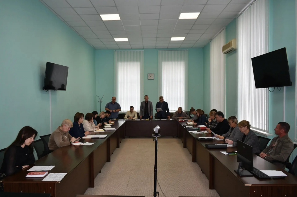 Глава Ртищевского муниципального района Александр Жуковский провел постоянно действующее совещание с начальниками отделов администрации Ртищевского района и главами администраций сельских поселений