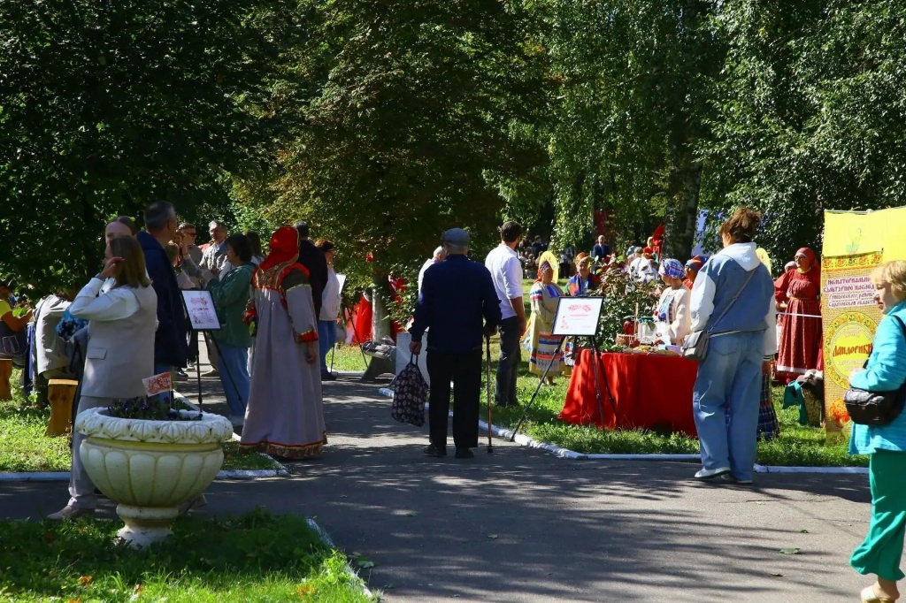 В городском парке культуры и отдыха были организованы тематические площадки и фотозоны