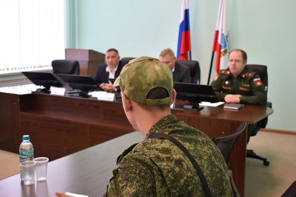 Сегодня, 5 сентября, по поручению Губернатора Саратовской области Романа Бусаргина глава Ртищевского муниципального района Александр Жуковский провёл приём участников СВО и членов их семей