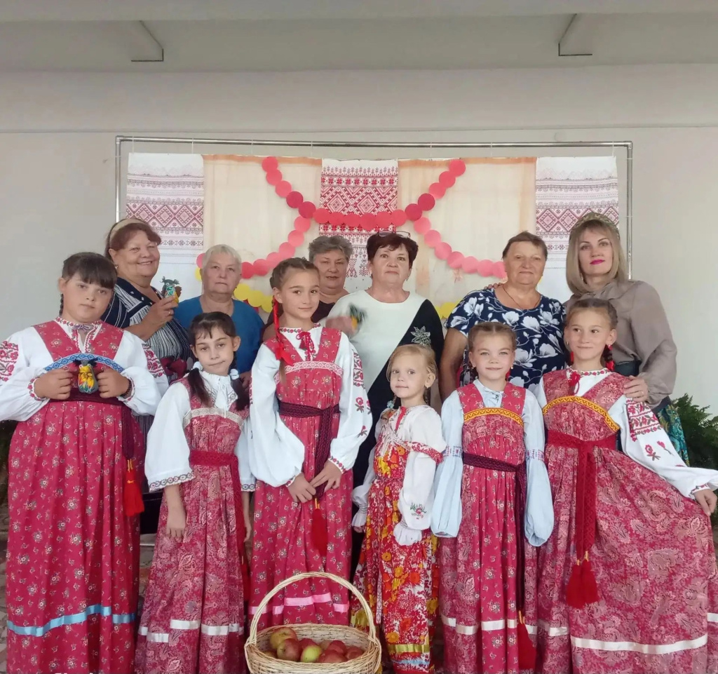 Развлекательная программа в сельском Доме культуры подарила пенсионерам хорошее настроение