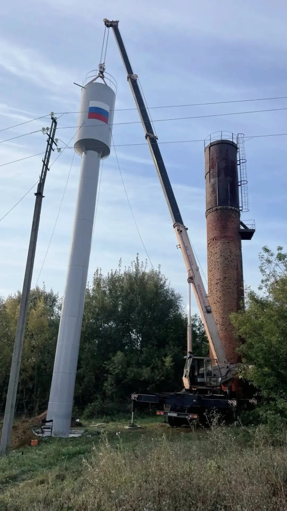 В поселке Ртищевском установлена новая водонапорная башня