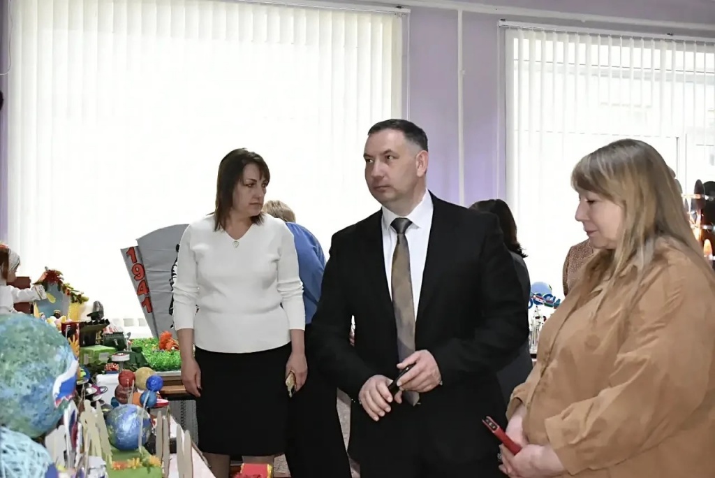 Поздравление главы Ртищевского района Александра Жуковского с Днем работника дополнительного образования