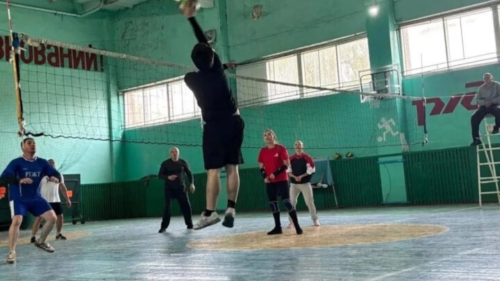 В Ртищевском техникуме железнодорожного транспорта состоялся товарищеский матч по волейболу