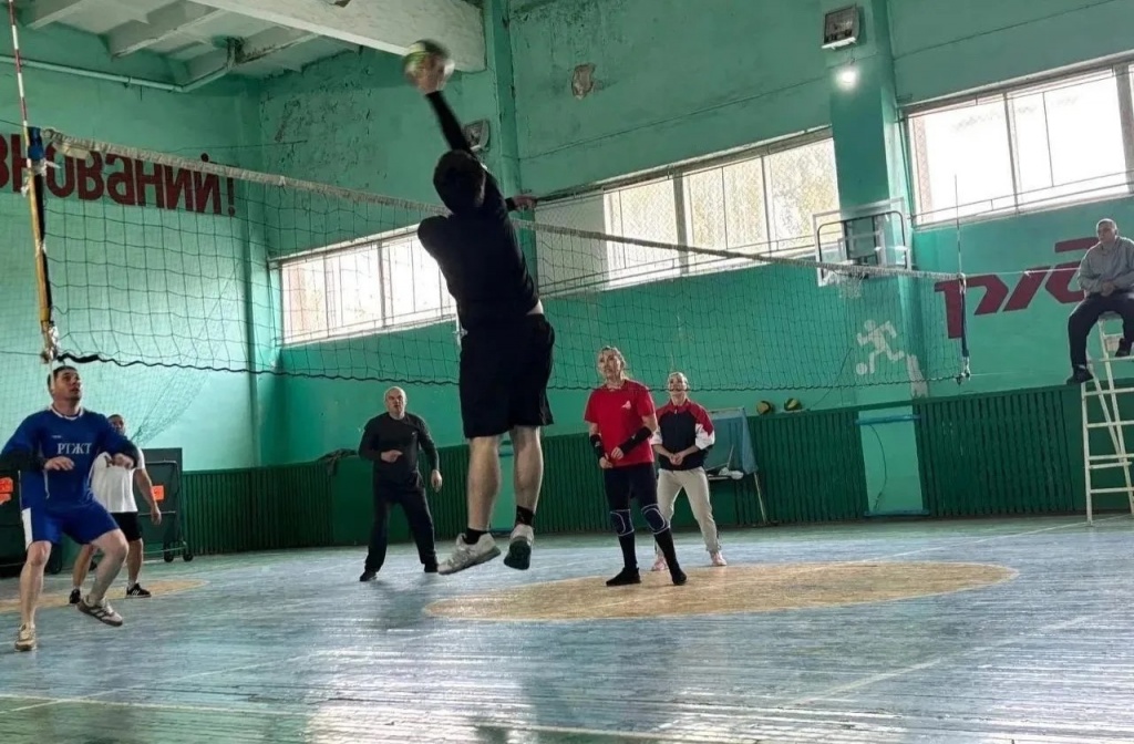 В Ртищевском техникуме железнодорожного транспорта состоялся товарищеский матч по волейболу