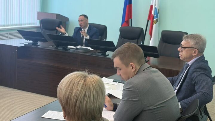 В администрации Ртищевского муниципального района состоялось очередное заседание комиссии по предупреждению и ликвидации чрезвычайных ситуаций и обеспечению пожарной безопасности