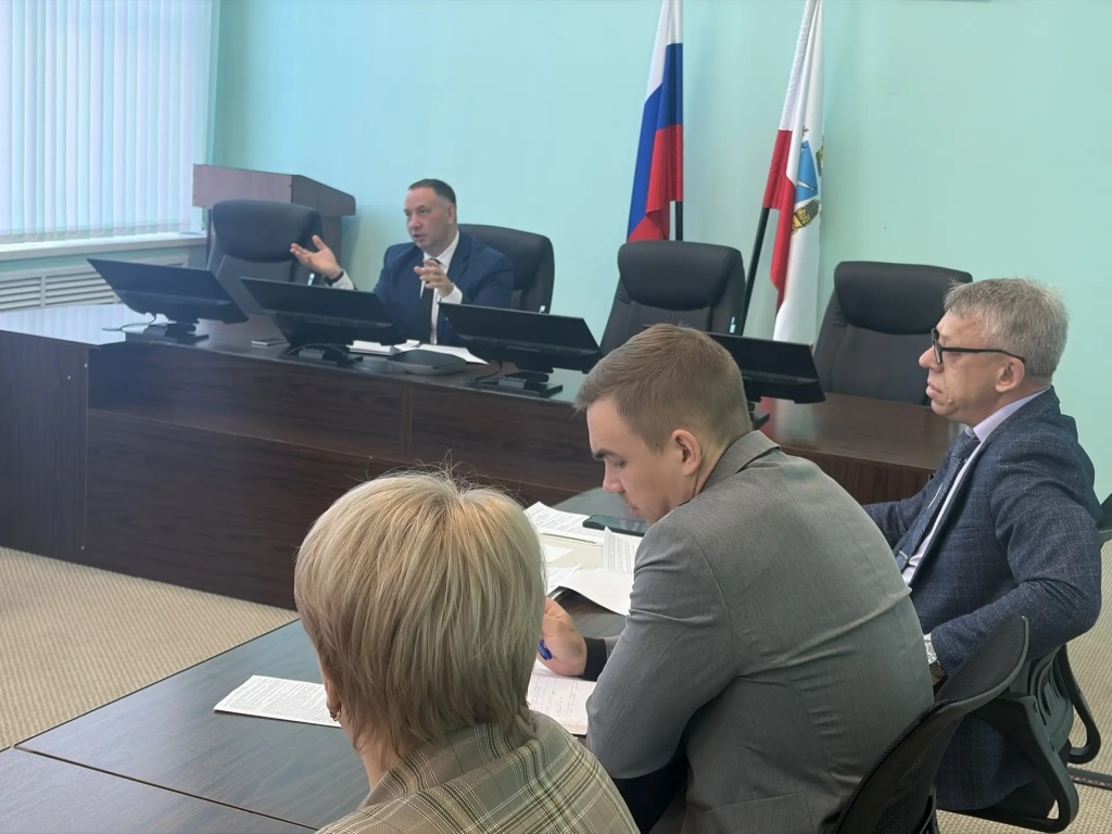 В администрации Ртищевского муниципального района состоялось очередное заседание комиссии по предупреждению и ликвидации чрезвычайных ситуаций и обеспечению пожарной безопасности