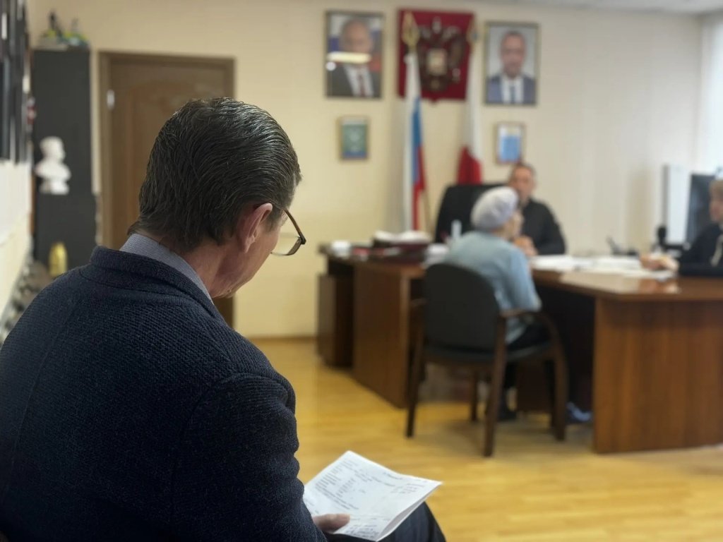 Сегодня глава Ртищевского муниципального района Александр Жуковский провел очередной приём граждан по личным вопросам